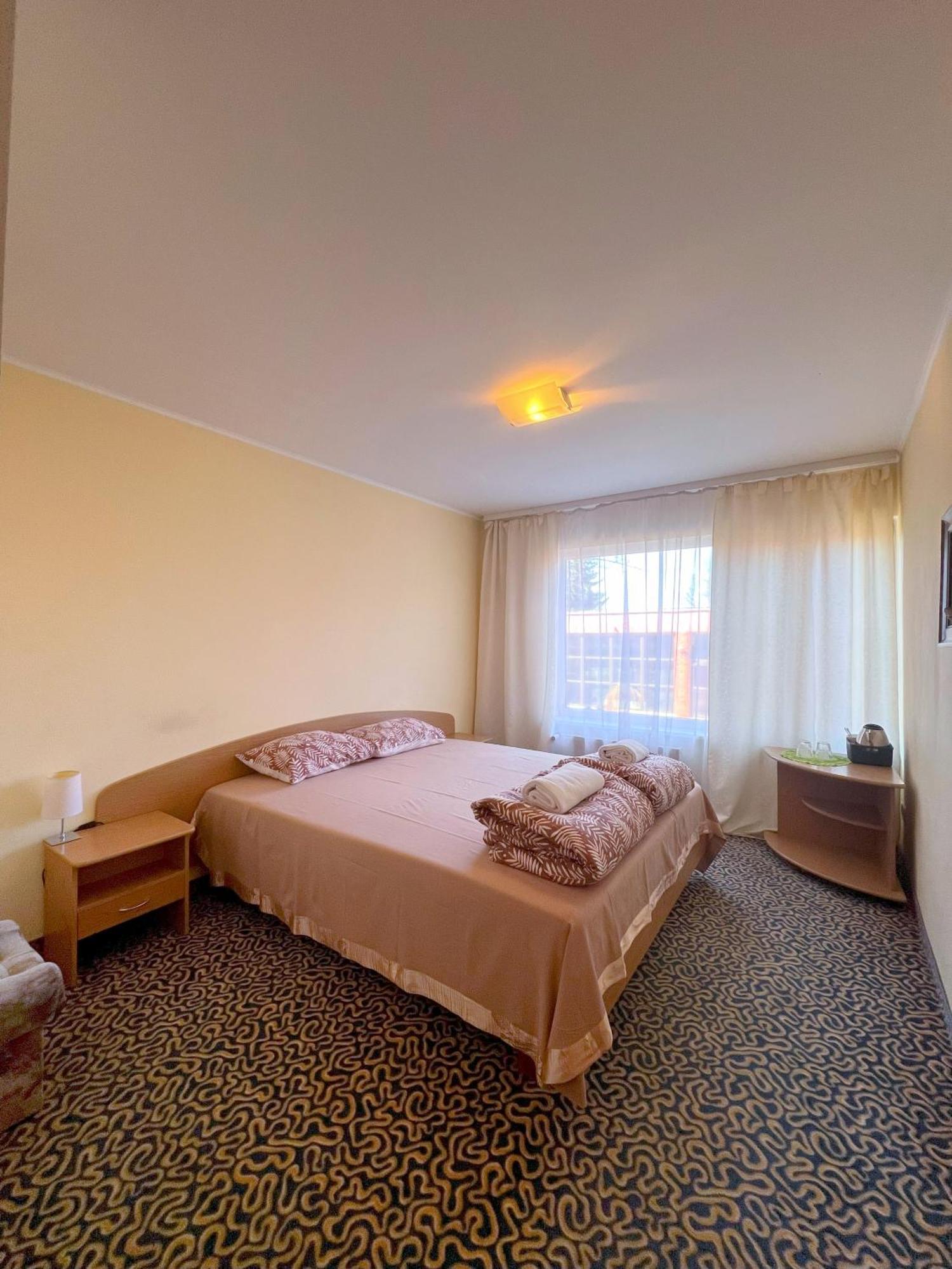 Park Hotel Ķekava Eksteriør bilde