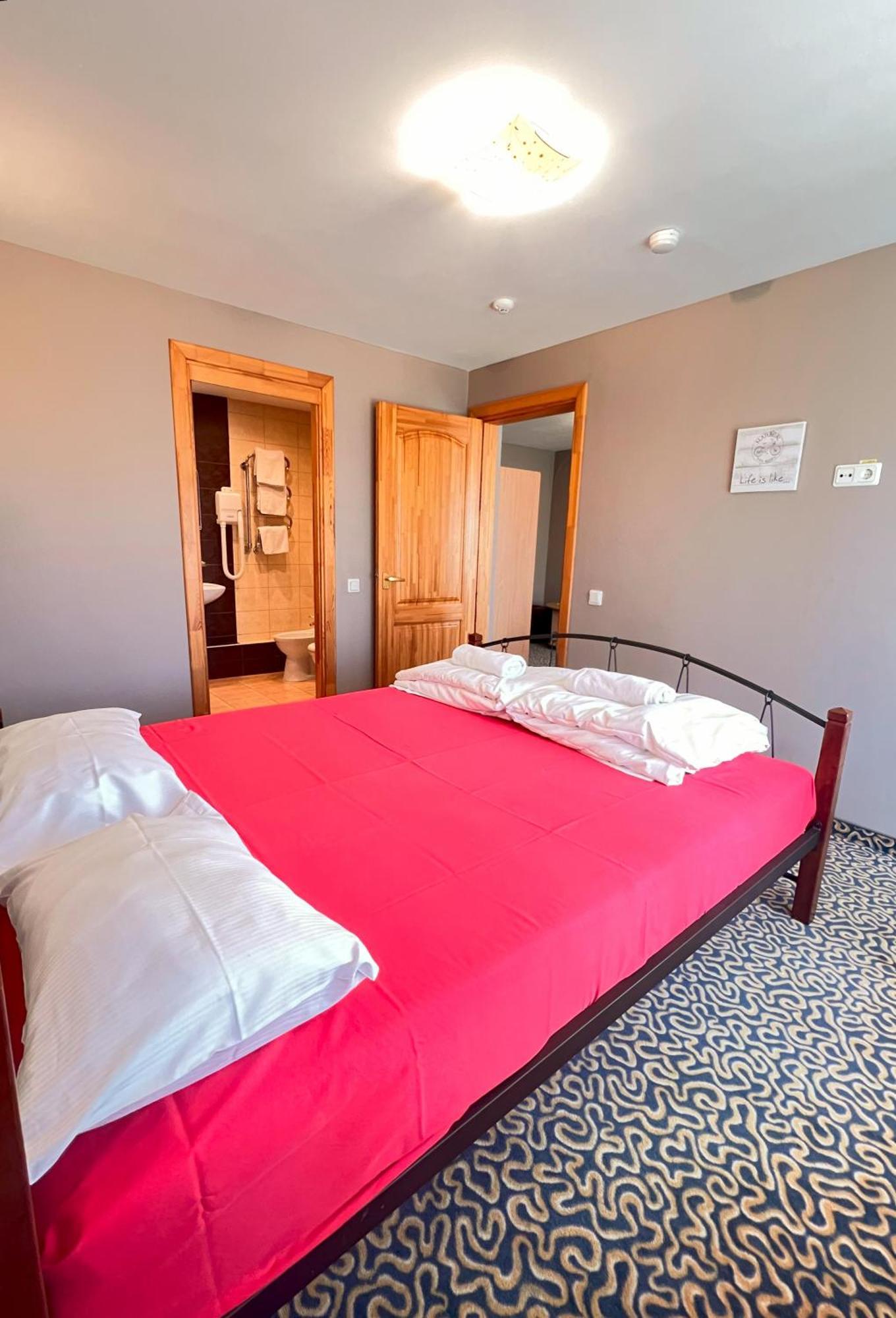 Park Hotel Ķekava Eksteriør bilde